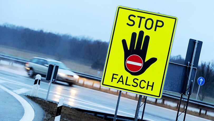 Der Mann oder die Frau fuhr rückwärts auf der Autobahn. (Symbolbild)