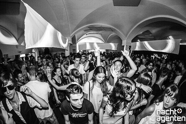 Heiße Stimmung beim Isle of Summer Closing auf der Praterinsel.
Mehr Bilder unter: www.nachtagenten.de.