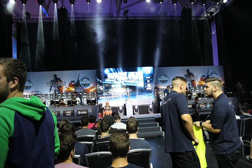 Die Gamescom 2014 ist nicht mehr nur für Fachbesucher geöffnet. Hier Bilder vom zweiten Tag.