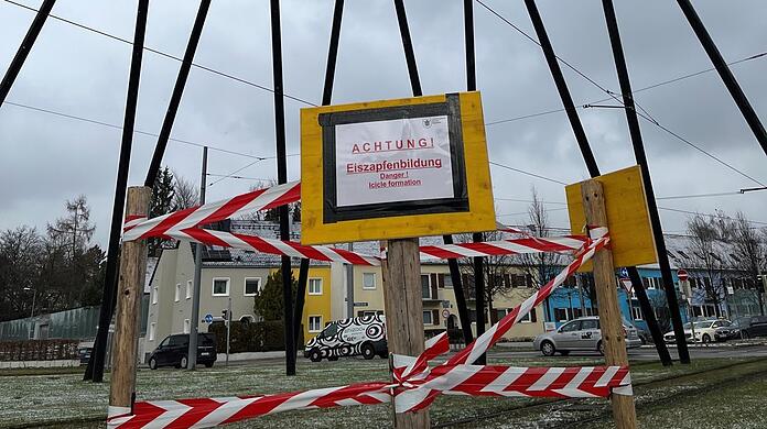 Auch auf Englisch wird vor der Gefahr gewarnt.