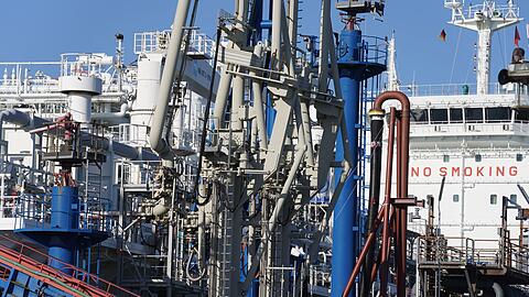 Zu den Folgen des russischen Angriffskriegs gegen die Ukraine geh&ouml;ren auch deutsche Bem&uuml;hungen um neue Quellen f&uuml;r Energieimporte. (Symbolbild)