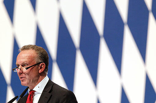 Vorstandsvorsitzender Karl-Heinz Rummenigge spricht bei der Jahreshauptversammlung des FC Bayern im Oktober 2010 in der Olympiahalle.