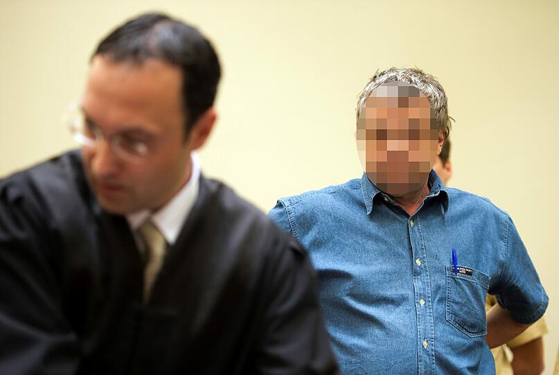 Die Aussage wurde mit Spannung erwartet: Erstmals im Prozess um den Mord an den Kraillinger Schwestern Chiara und Sharon hat der Angeklagte Stellung genommen. Ein Geständnis gab es nicht. Im Gegenteil. Bilder aus dem Prozess.