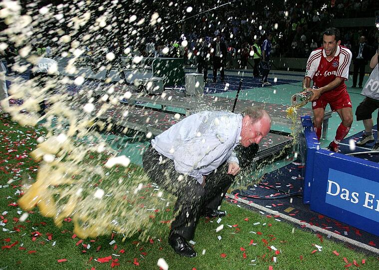 Gewann mit Bayern 2001 die Champions League: Hasan Salihamidzic (hier mit Uli Hoeneß).