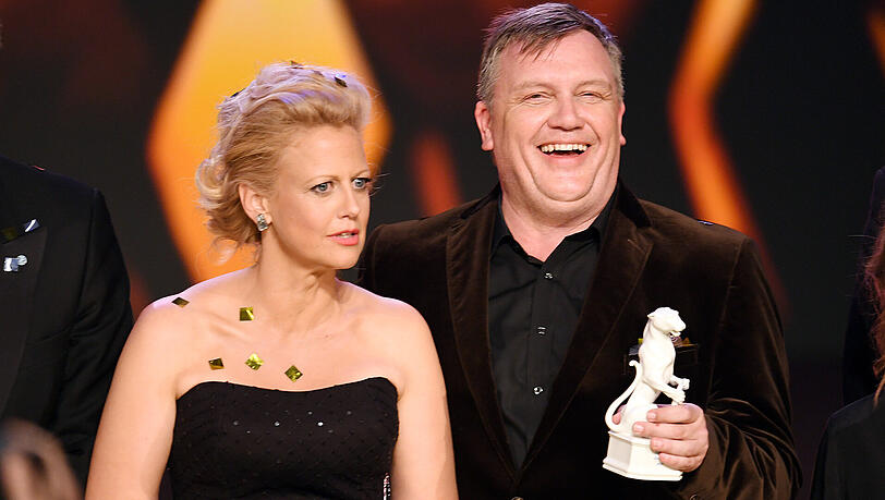 Schauspieler Hape Kerkeling erhielt bei der Verleihung des Bayerischen Fernsehpreises im Prinzregententheater den "Blauen Panther" als Ehrenpreis. Schauspieler Hape Kerkeling erhielt bei der Verleihung des Bayerischen Fernsehpreises im Prinzregententheater den "Blauen Panther" als Ehrenpreis.