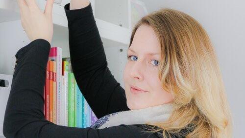 "Die meisten Dinge, die wir haben, brauchen wir nicht". Aufräum-Coach Jennifer Fredeweß (35). "Die meisten Dinge, die wir haben, brauchen wir nicht". Aufräum-Coach Jennifer Fredeweß (35).