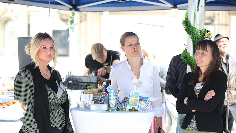 Mona Fuchs, Julia Schmitt-Thiel und Nicola Holtmann (v.l.). Mona Fuchs, Julia Schmitt-Thiel und Nicola Holtmann (v.l.).