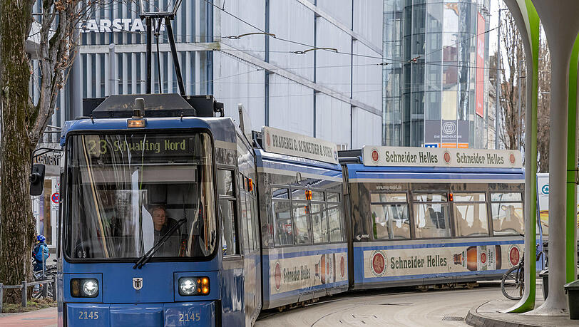 Tramfahrer bekommen wie ihre Bus- und U-Bahn-Kollegen mehr Geld: Ihr Monatsentgelt erh&ouml;ht sich um sieben Prozent. Das sind monatlich zwischen rund 210 und 250 Euro brutto, je nach Berufserfahrung.