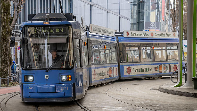 Tramfahrer bekommen wie ihre Bus- und U-Bahn-Kollegen mehr Geld: Ihr Monatsentgelt erh&ouml;ht sich um sieben Prozent. Das sind monatlich zwischen rund 210 und 250 Euro brutto, je nach Berufserfahrung.