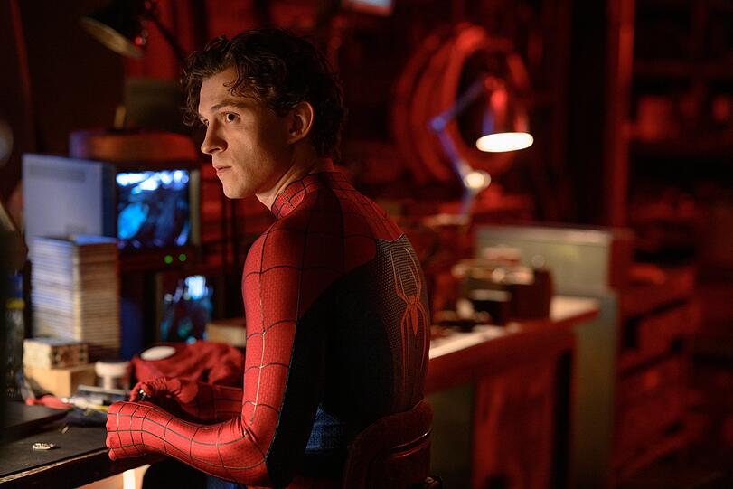 Peter Parker/Spider-Man (Tom Holland) bei der Arbeit.