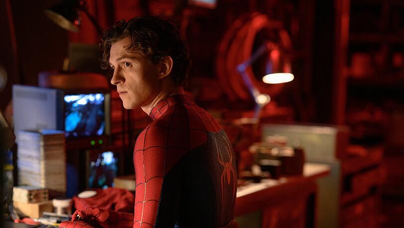 Peter Parker/Spider-Man (Tom Holland) bei der Arbeit.