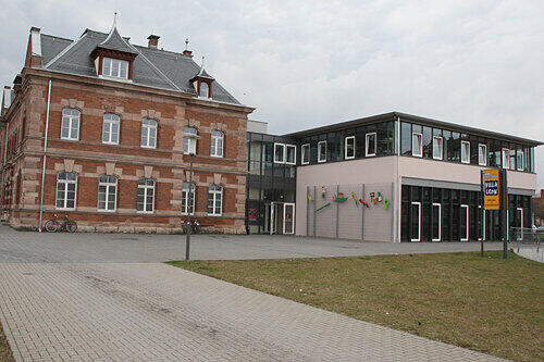 Markt der langen G&rsquo;sichter in der Villa Leon.