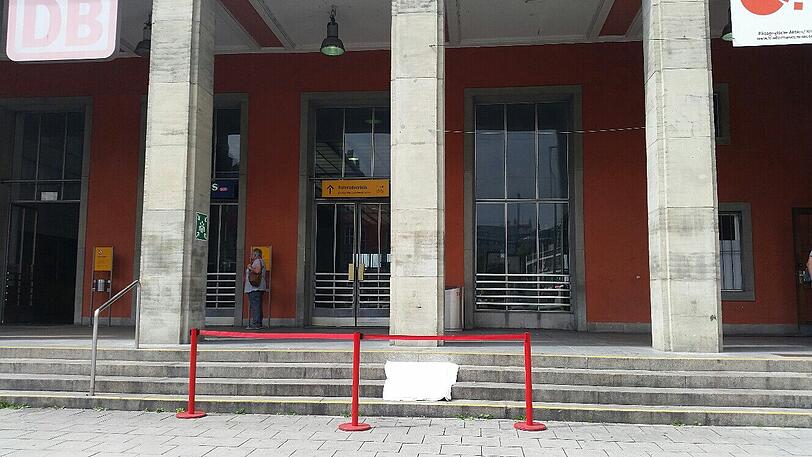 Ebola-Verdacht am Hauptbahnhof in München: Die Bilder vom Polizeieinsatz.