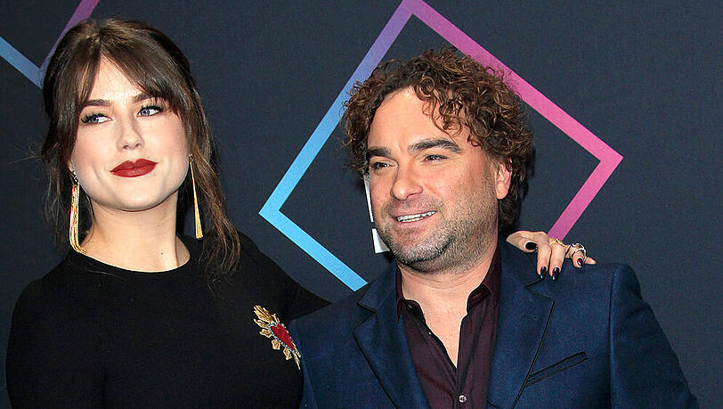 Alaina Meyer und Johnny Galecki bei einem Auftritt in Los Angeles Alaina Meyer und Johnny Galecki bei einem Auftritt in Los Angeles