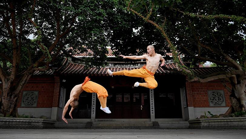 Shaolin-Mönche sind für ihre Kampfkünste bekannt. Von asiatischen Philosophien können gerade Menschen im Westen viel lernen, meint Marc Gassert, den selbst namhafte Großmeister in Asien unterrichteten.