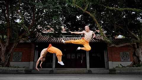 Shaolin-Mönche sind für ihre Kampfkünste bekannt. Von asiatischen Philosophien können gerade Menschen im Westen viel lernen, meint Marc Gassert, den selbst namhafte Großmeister in Asien unterrichteten.