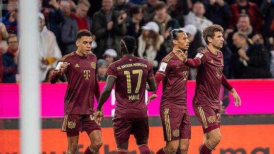 Die Bayern bejubeln den Treffer gegen Leverkusen.