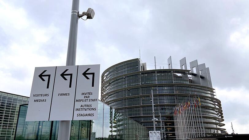 Wie die belgische Staatsanwaltschaft mitteilt, soll die Korruption von 2021 bis heute regelmäßig und sehr diskret "unter dem Deckmantel des kommerziellen Lobbyings in verschiedenen Formen praktiziert worden sein"