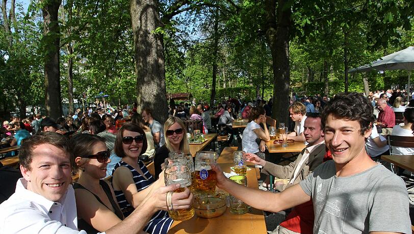 Gesellige Runden, viel Platz und wenig Hektik: der Taxisgarten in Neuhausen. Gesellige Runden, viel Platz und wenig Hektik: der Taxisgarten in Neuhausen.