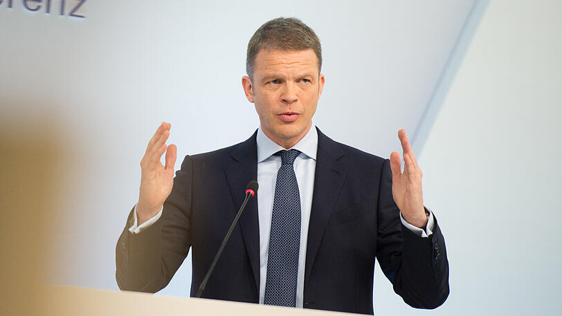 Die interne Lösung: Christian Sewing (hier Anfang 2017 während einer Bilanz-Pressekonferenz) soll neuer Chef der Deutschen Bank werden.