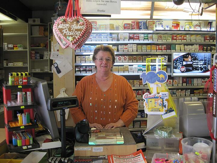 Zeitungen, Zeitschriften, Tabak, Lotto, Fahrkarten und eine Post CDs gibt es bei den Kuglers zudem auf Bestellung.