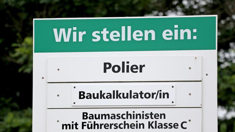 Ein Schild mit Stellenangeboten in Sachsen. Ein Schild mit Stellenangeboten in Sachsen.