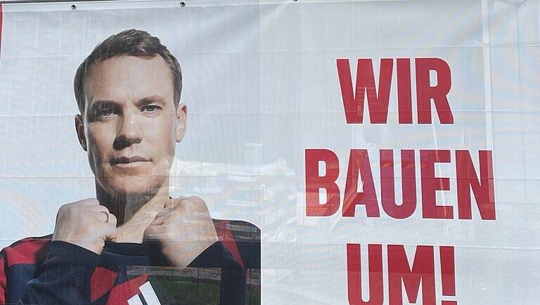 Manuel Neuer lässt auch hier niemanden rein: der FC Bayern Fan-Shop in der Säbener Strße ist aktuell geschlossen. Manuel Neuer lässt auch hier niemanden rein: der FC Bayern Fan-Shop in der Säbener Strße ist aktuell geschlossen.