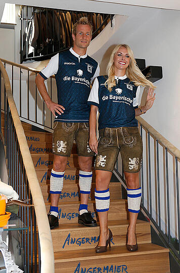 Fesch schauns aus, die Löwen: Klicken Sie sich durch die Bilder des TSV-Besuchs bei Angermaier.