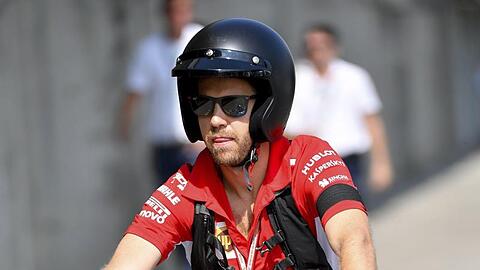 Nutzt die Formel-1-Pause zum Basteln am Motorrad: Ferrari-Pilot Sebastian Vettel.