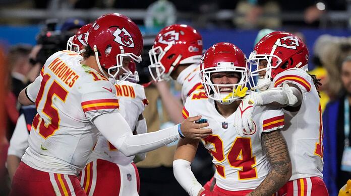Wide Receiver Skyy Moore (24) von den Kansas City Chiefs jubelt nach seinem Touchdown.