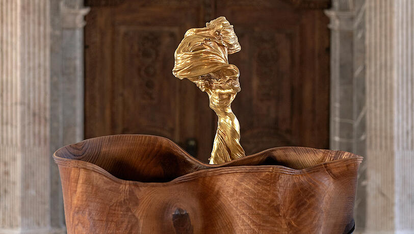 Tänzerin Loïe Fuller bildet ein wunderbares Pendant zu einem besonders schwungvollen Objekt Ernst Gamperls.