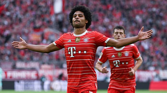Serge Gnabry von München jubelt über sein Tor.