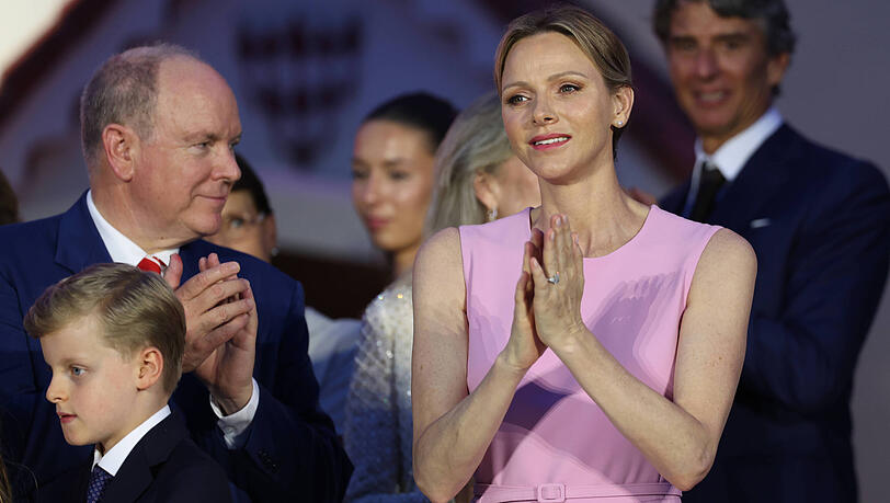 Beim 20. Thronjubiläum kam es zu ungewohnt innigen Momenten zwischen Fürst Albert und seiner Charlène.