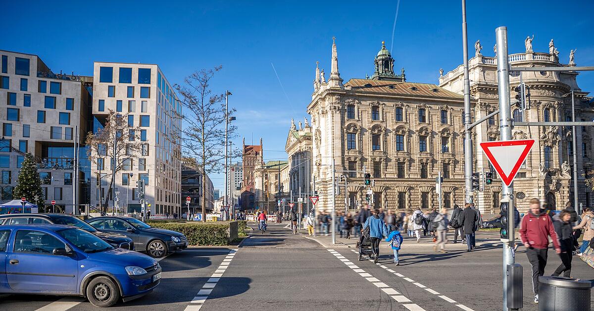 Mehr-Platz-f-r-Radfahrer-und-Fu-g-nger-Umbau-am-Stachus-abgeschlossen