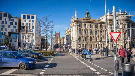Neue Rad- und Fußgängerquerung am Karlsplatz/Stachus.