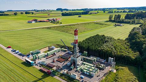 Der Bohrturm ist zwar schon l&auml;ngst wieder abgebaut - die Sorge um das Trinkwasser der Gemeinde Reichling unweit des Ammersees ist aber gro&szlig;. Auch das Wasserwirtschaftsamt Weilheim f&uuml;rchtet angesichts hoher Schadstoffwerte um die Sicherheit der &ouml;rtlichen Trinkwasserquelle unweit des Bohrplatzes. (Archivbild)