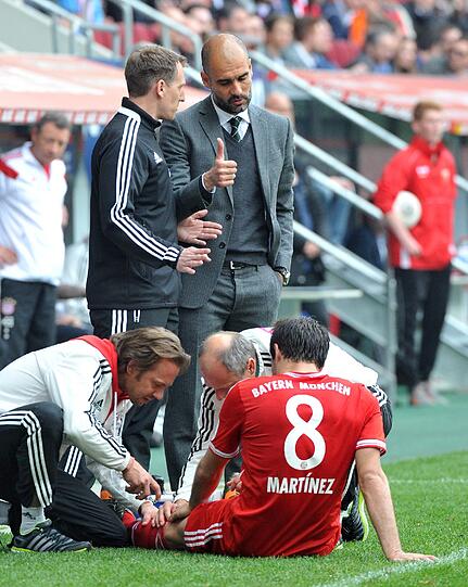 JAVI MARTÍNEZ NOTE 5
Der Dante-Stellvertreter. 
Hatte Probleme mit dem kantigen Mölders, der das 1:0 für den FCA reinwuchtete. Diese Innenverteidiger-Position ist nicht sein Ding!