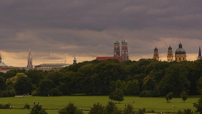 Im Englischen Garten dämmert es. Im Englischen Garten dämmert es.