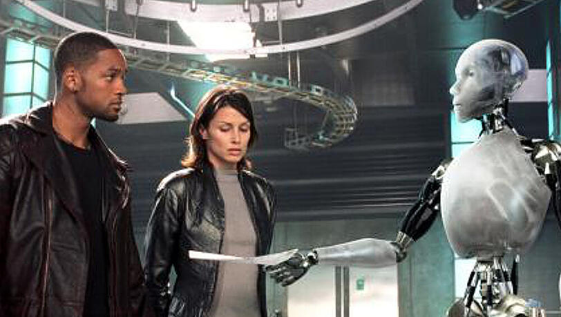 Detective Spooner (Will Smith, l.) und Dr. Susan Calvin (Bridget Moynahan, r.) Detective Spooner (Will Smith, l.) und Dr. Susan Calvin (Bridget Moynahan, r.)