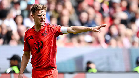 Joshua Kimmich spielt unter Vincent Kompany im Mittelfeld des FC Bayern.