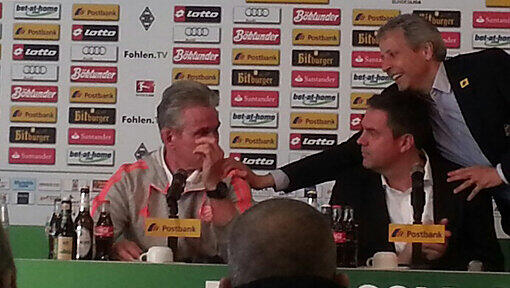 Bei der Pressekonferenz nach seinem letzten Bundesligaspiel in Mönchengladbach rang Jupp Heynckes um Worte. Schließlich kamen ihm die Tränen. Bei der Pressekonferenz nach seinem letzten Bundesligaspiel in Mönchengladbach rang Jupp Heynckes um Worte. Schließlich kamen ihm die Tränen.
