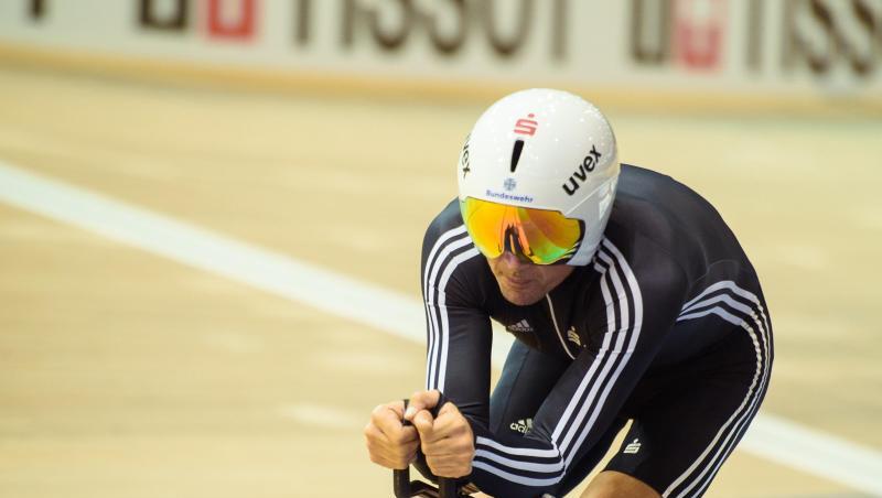 Paracyclist Michael Teuber fährt auf der Radrennbahn im Velodrom. Foto: Gregor Fischer Paracyclist Michael Teuber fährt auf der Radrennbahn im Velodrom. Foto: Gregor Fischer