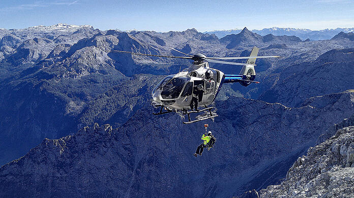 Mittels Hubschrauber konnte die Polizei die Leiche des 25-Jährigen bergen.