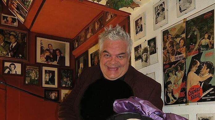 Günther Grauer in seinem alten Roy.