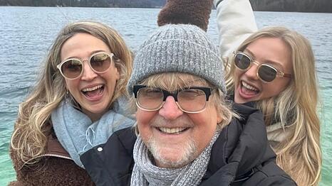 Martin Krug mit seinen T&ouml;chtern Lilly Krug (r.) und Annabelle Ender. Obwohl zwischen den Schwestern 14 Jahre liegen, seien die beiden ein Herz und eine Seele, so der Filmproduzent.
