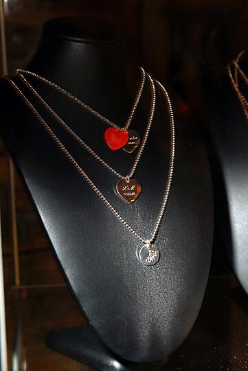 Schmuck-Präsentation von PEARLfection beim Hüttenzauber im Park Café.