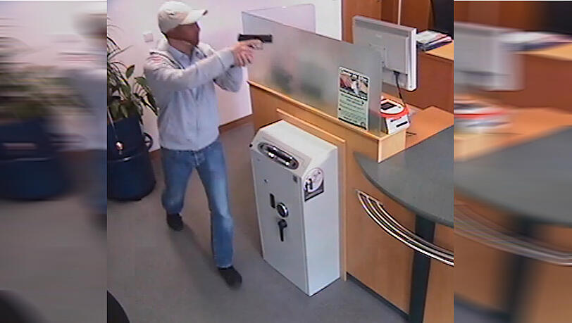 Nach dem Banküberfall vom Donnerstag sucht die Polizei mach dem Täter. Nach dem Banküberfall vom Donnerstag sucht die Polizei mach dem Täter.