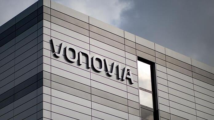 Deutschlands größter Immobilienkonzern Vonovia hat zu Beginn des Jahres 2021 auch dank höherer Mieteinnahmen seinen Gewinn kräftig gesteigert.