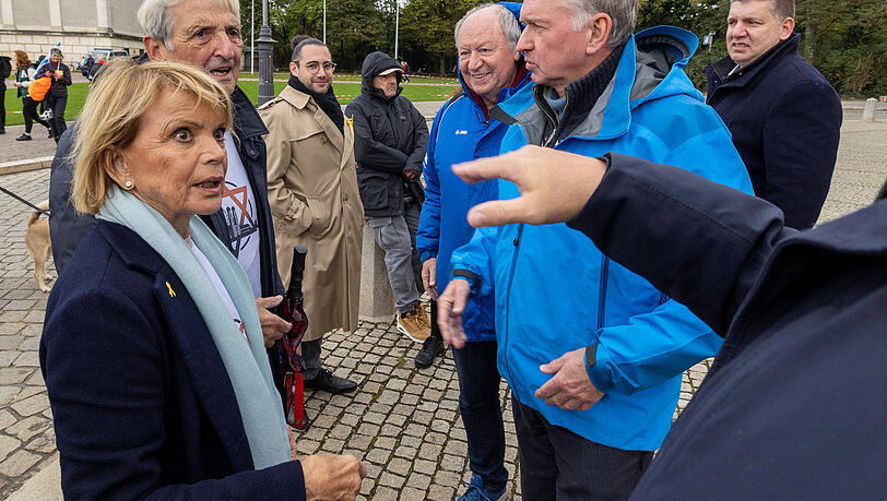 Uschi Glas im Oktober 2025: Auf den Stra&szlig;en M&uuml;nchens macht sie sich gegen Antisemitismus stark.