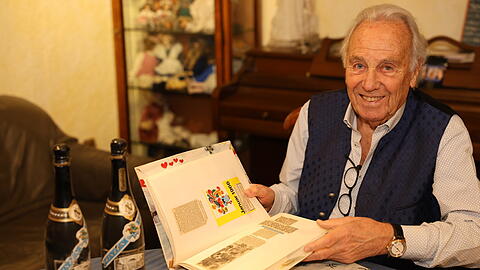 Die M&uuml;nchner Wirtelegende G&uuml;nter Steinberg (Hofbr&auml;u-Zelt. Hofbr&auml;ukeller) war vor genau 60 Jahren Narrhalla-Prinz. Die AZ hat ihn exklusiv daheim in Gr&uuml;nwald besucht.